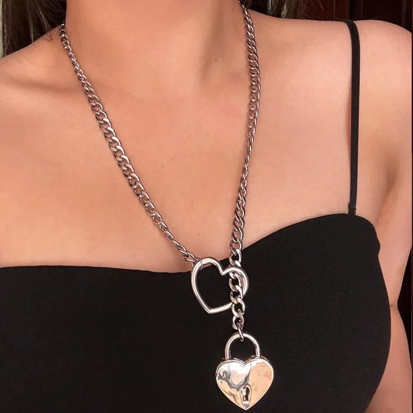 Heartlock Amour Necklace – Symboliek van Liefde en Verbinding